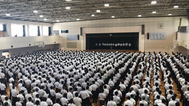 全校集会