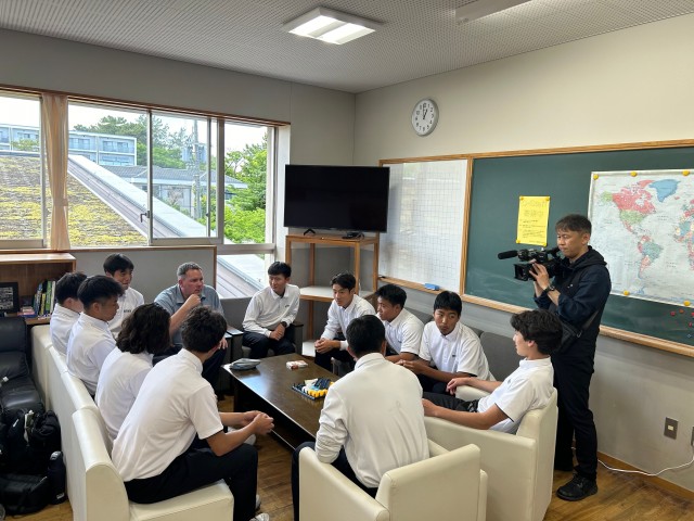 ②