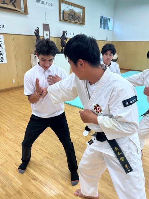 ③