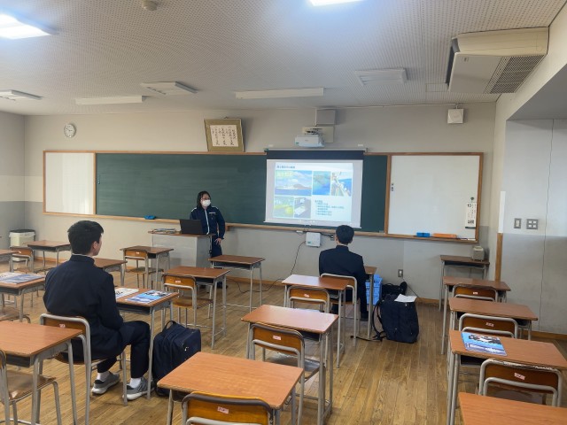 ③