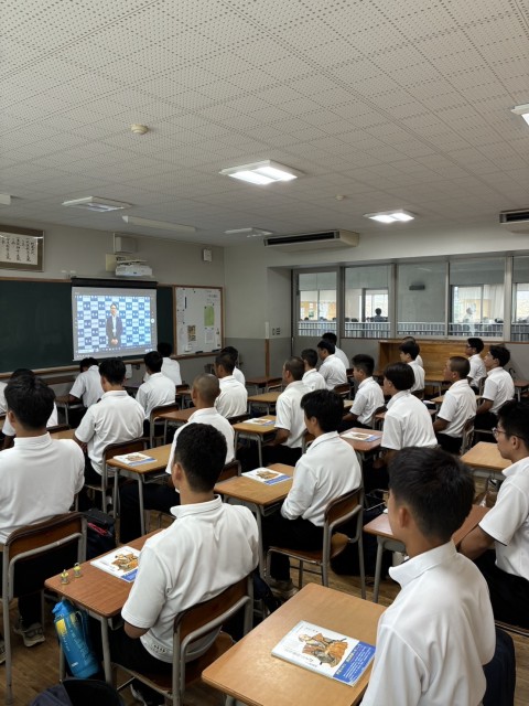 夏休み明け集会　教室