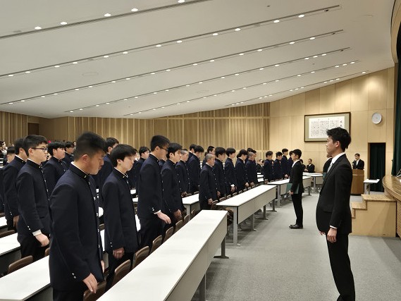 R08-03-18中3修了式 (1)s